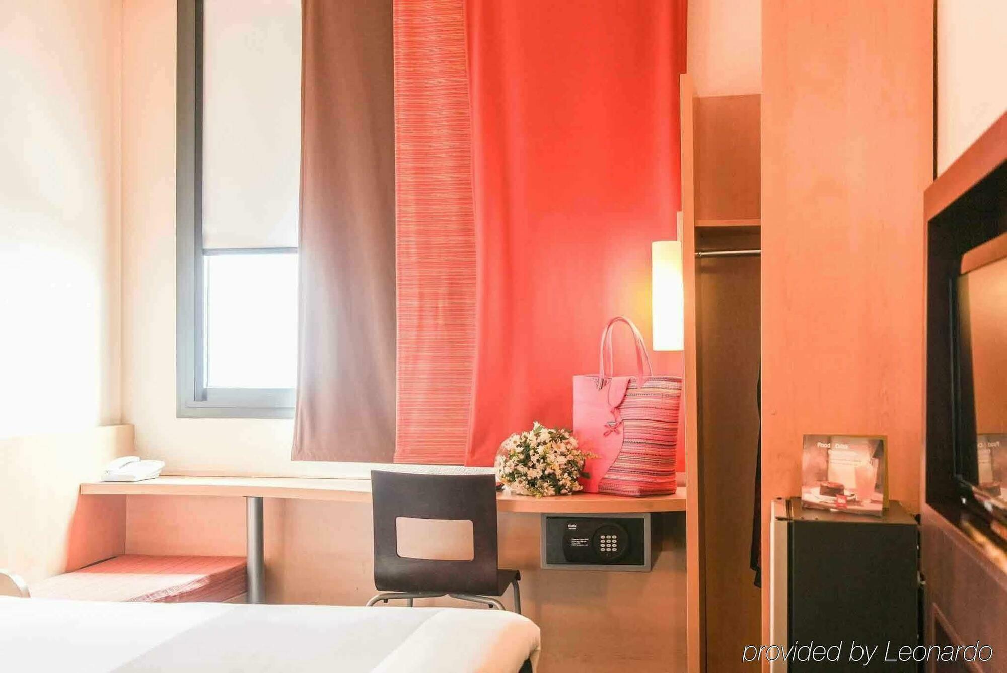 ไอบิส ดาการ์ Hotel ภายนอก รูปภาพ